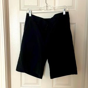 Roundtree and Yorke black golf shorts, size 32